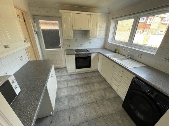 Property photo 2 of 10 Kitchen.Jpg