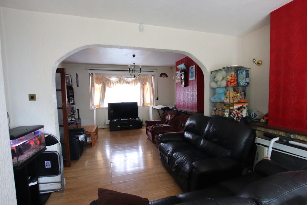 Property photo 2 of 9