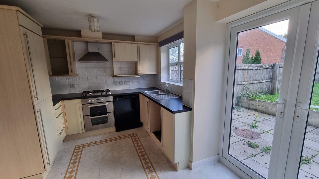 Property photo 3 of 12 Kitchen Diner
