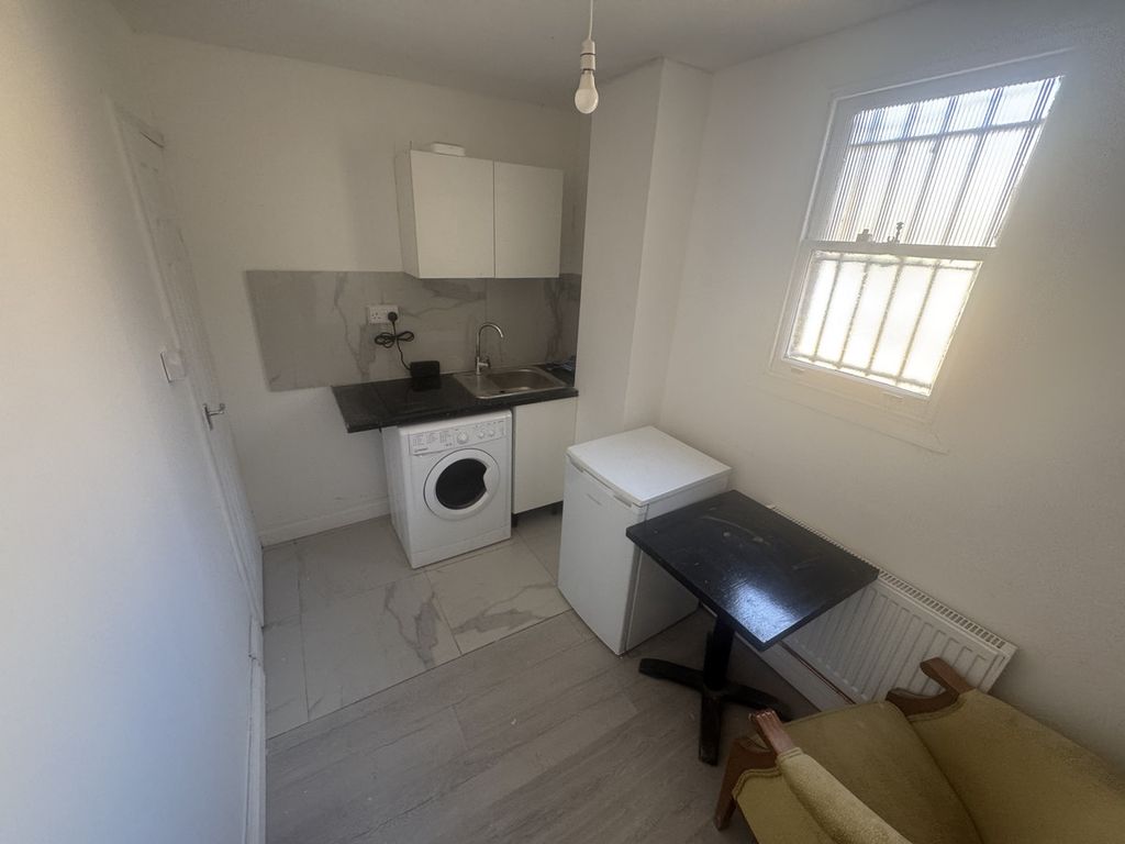 Property photo 1 of 3