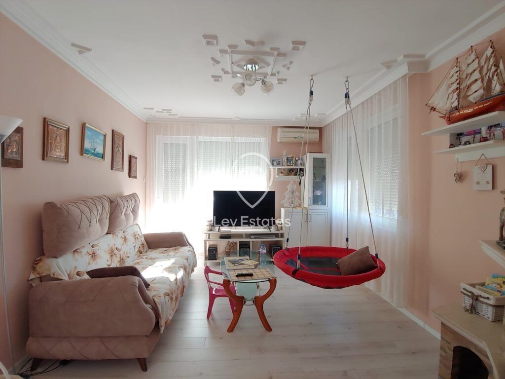 Property photo 3 of 23