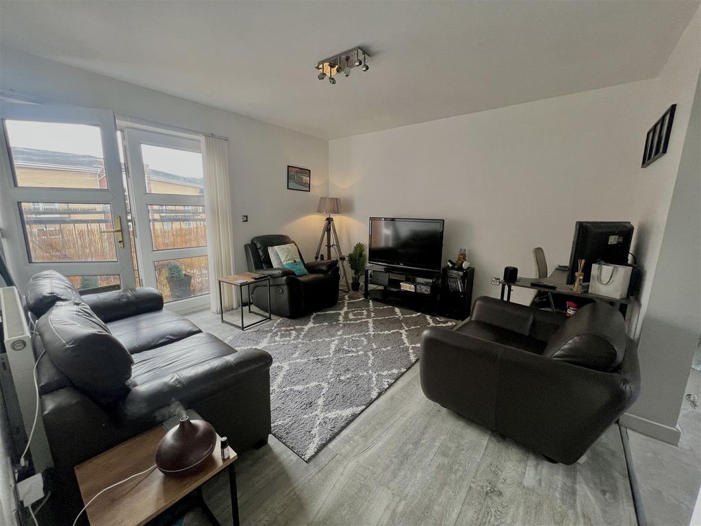 Property photo 3 of 12 Living Room