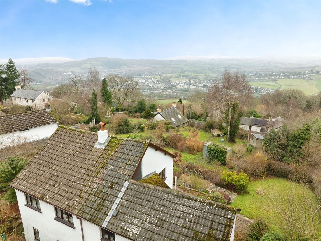 Property photo 2 of 34