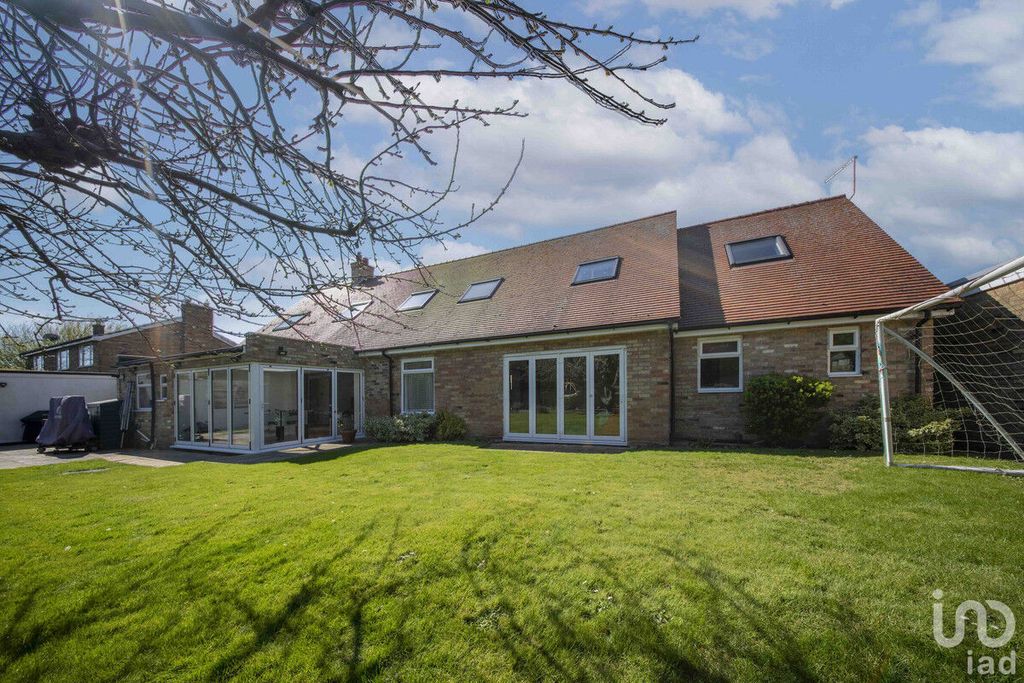 Property photo 2 of 36