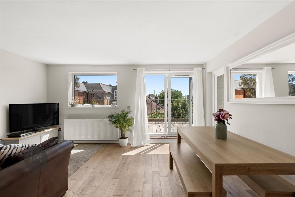 Property photo 1 of 7 Living/Dining/Kitchen