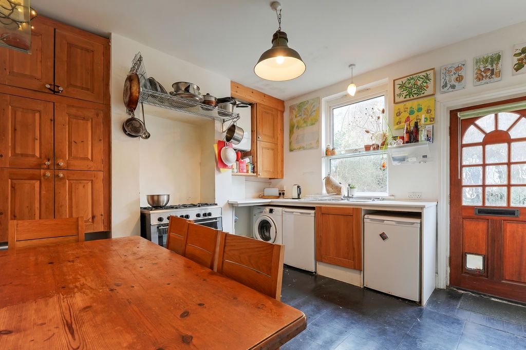 Property photo 3 of 18 Dining Kitchen