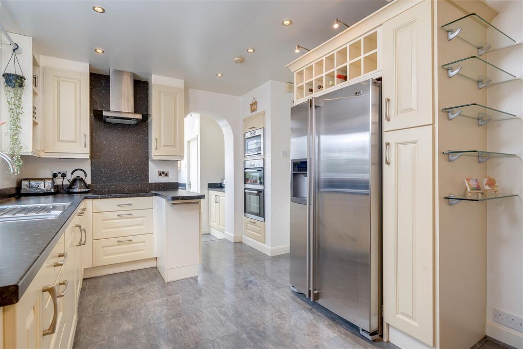 Property photo 3 of 25 Kitchen Area