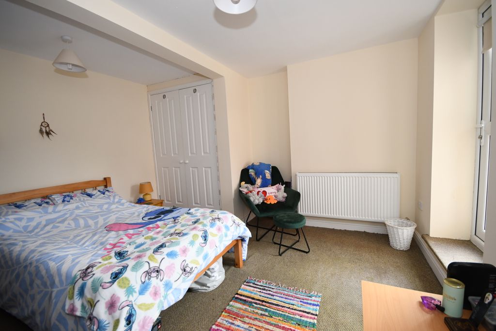 Property photo 2 of 8 Bedroom 1