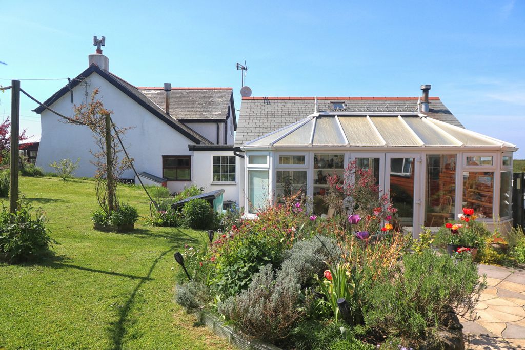 Property photo 2 of 54 008