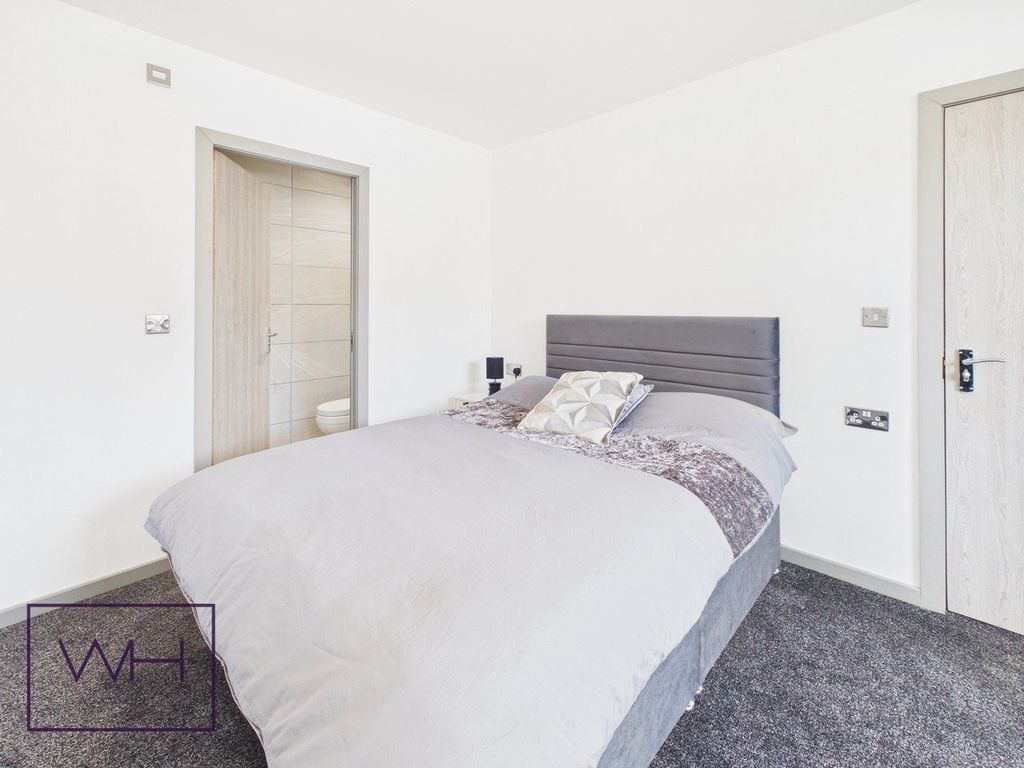 Property photo 2 of 5 Ad0B2Dde-Cb68-454d-B637-3Bb4Ab2378B7