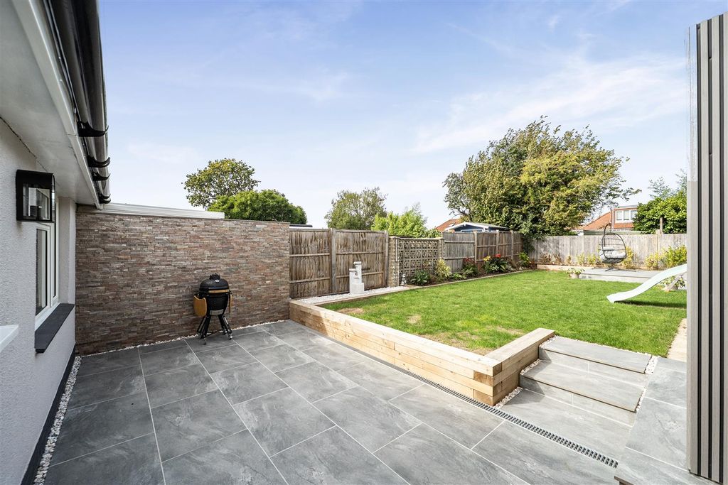 Property photo 2 of 18 For Sale By Aspire Residential | Murfield Road