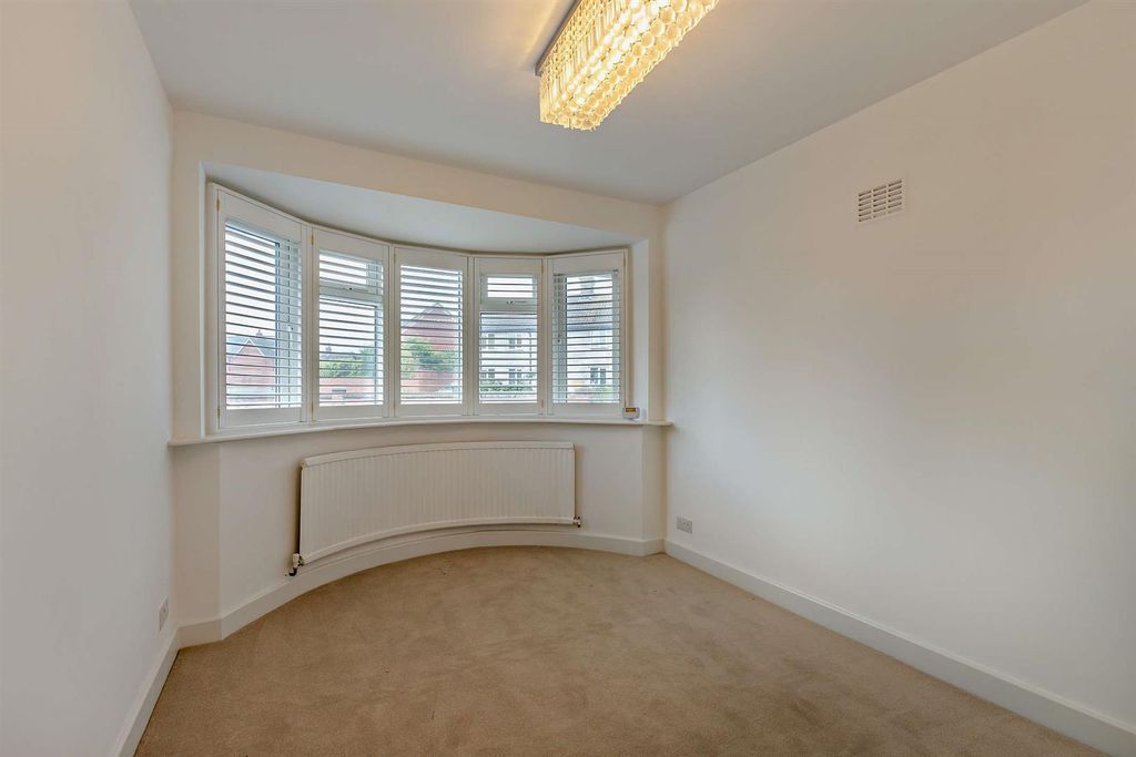 Property photo 2 of 16 8695482-Interior11-800.Jpg