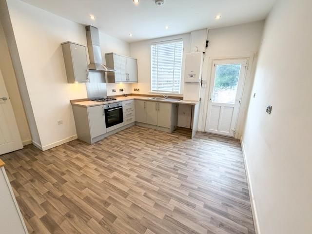 Property photo 3 of 7 Kitchen