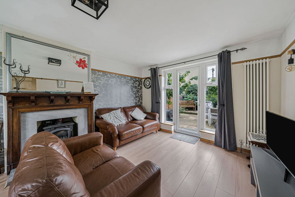 Property photo 2 of 20