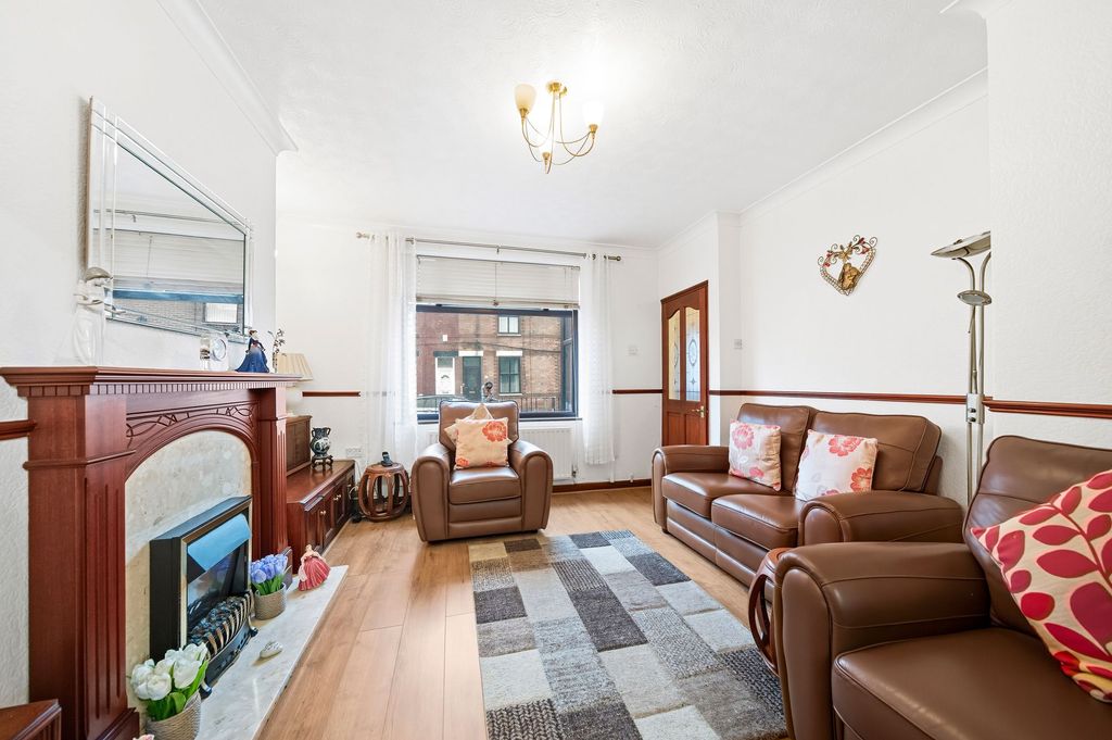 Property photo 2 of 18