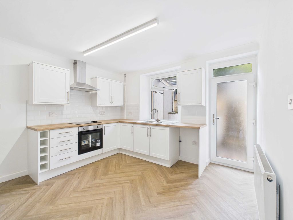 Property photo 3 of 8 Cam01690G0-Pr0446-Still005