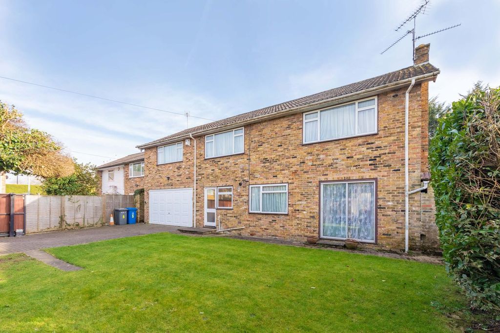 Property photo 2 of 18
