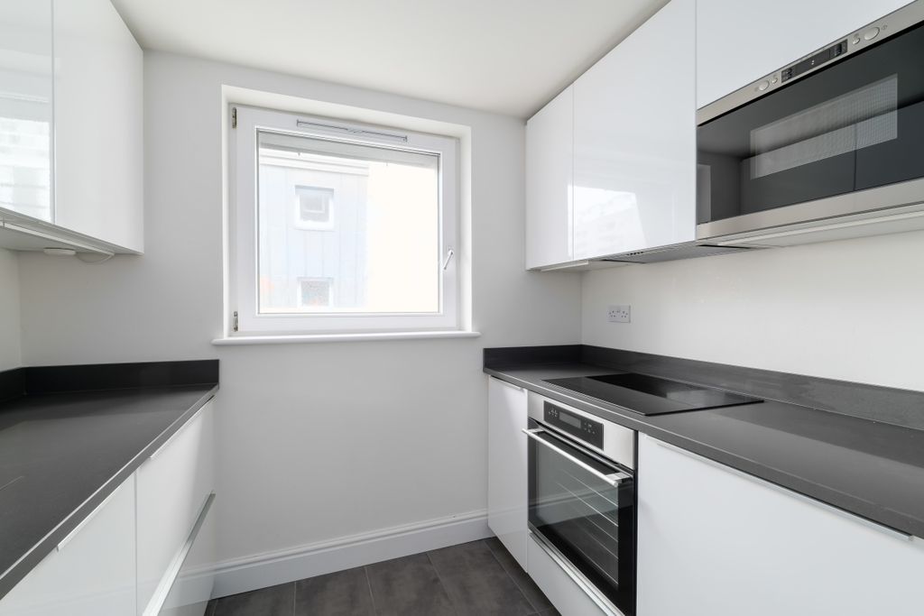 Property photo 2 of 18 Kitchen (2)