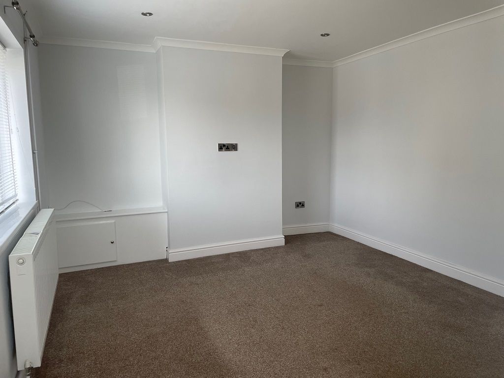 Property photo 2 of 9 Lounge