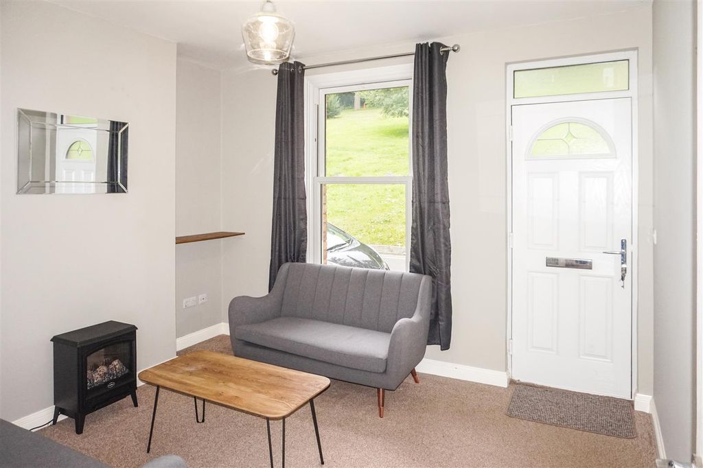 Property photo 2 of 18 Lounge