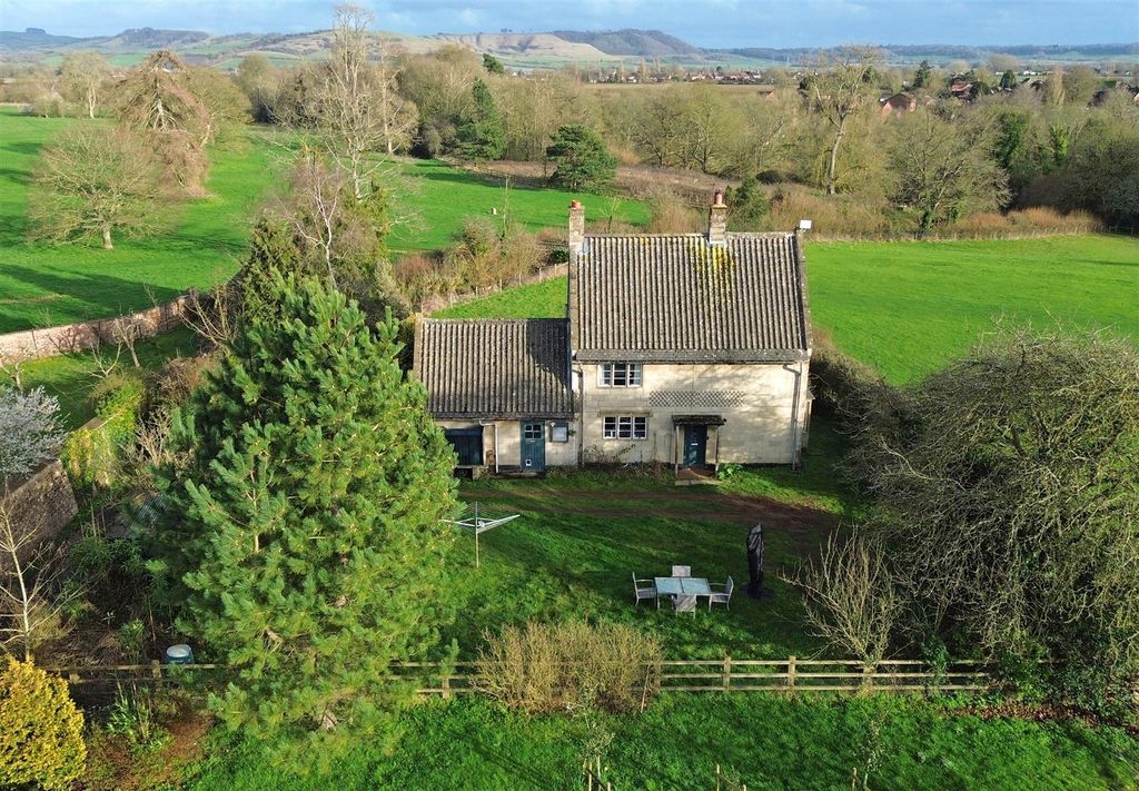 Property photo 1 of 26 1 - Detached House For Auction, Bromham, Chippenha