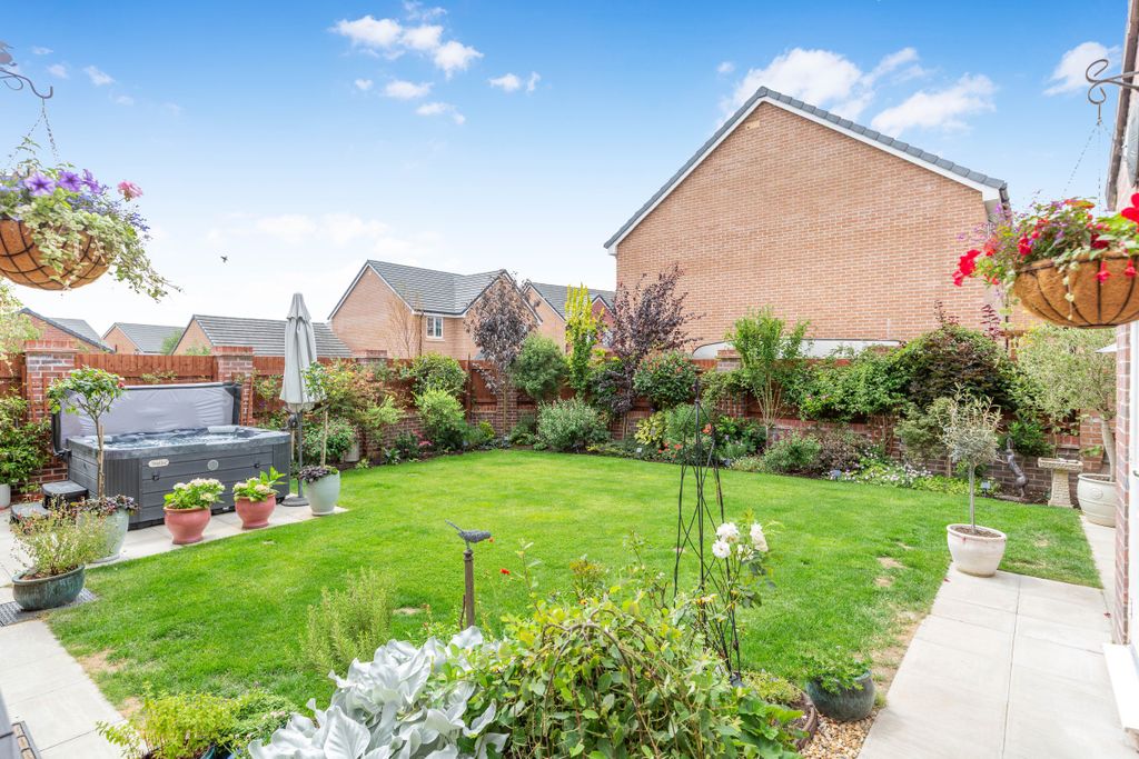 Property photo 2 of 18