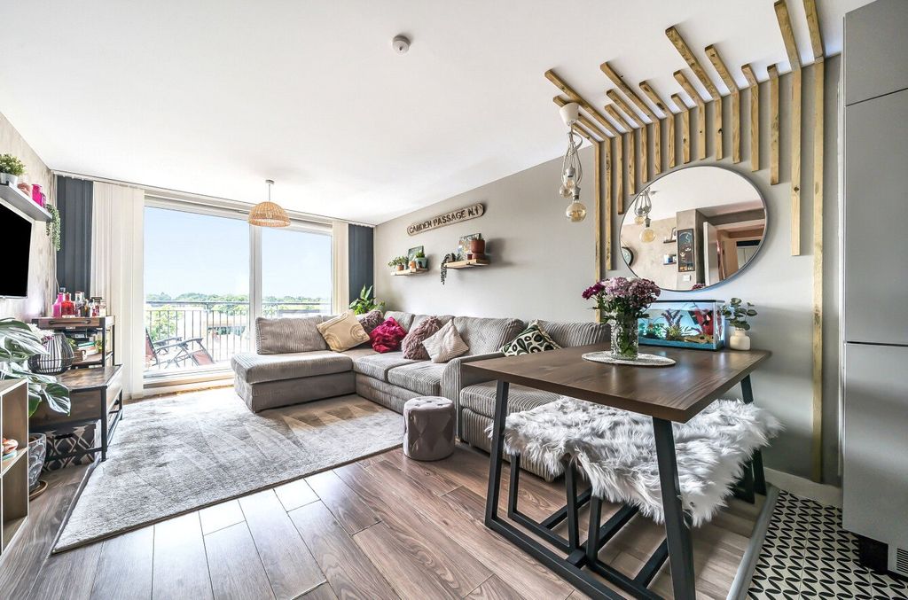 Property photo 2 of 18 1319345-10-686Be1...