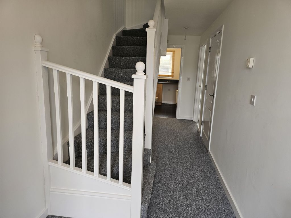 Property photo 2 of 14 Entrance Hall