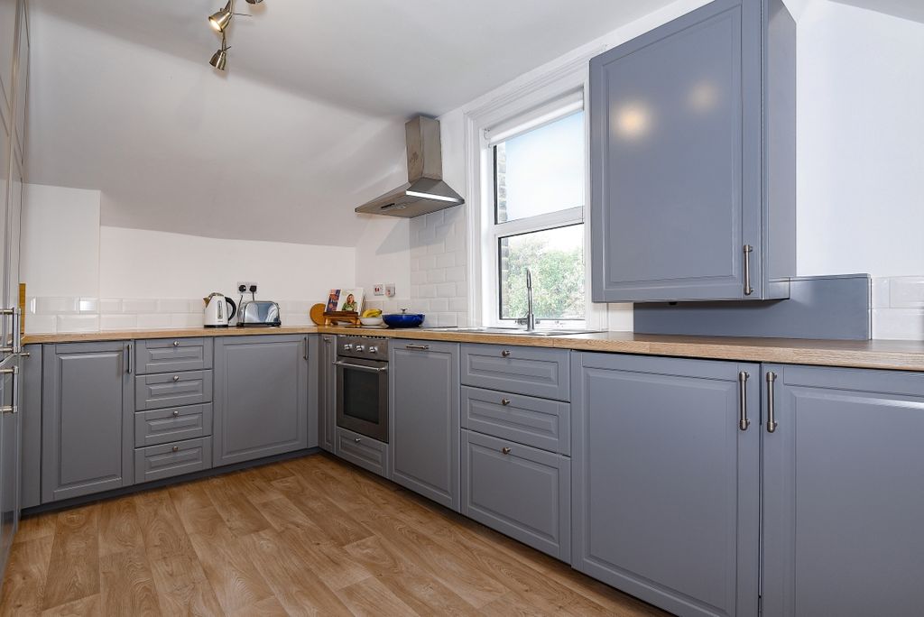 Property photo 1 of 7 Kitchen