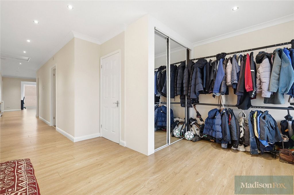 Property photo 3 of 28 Picture No. 34
