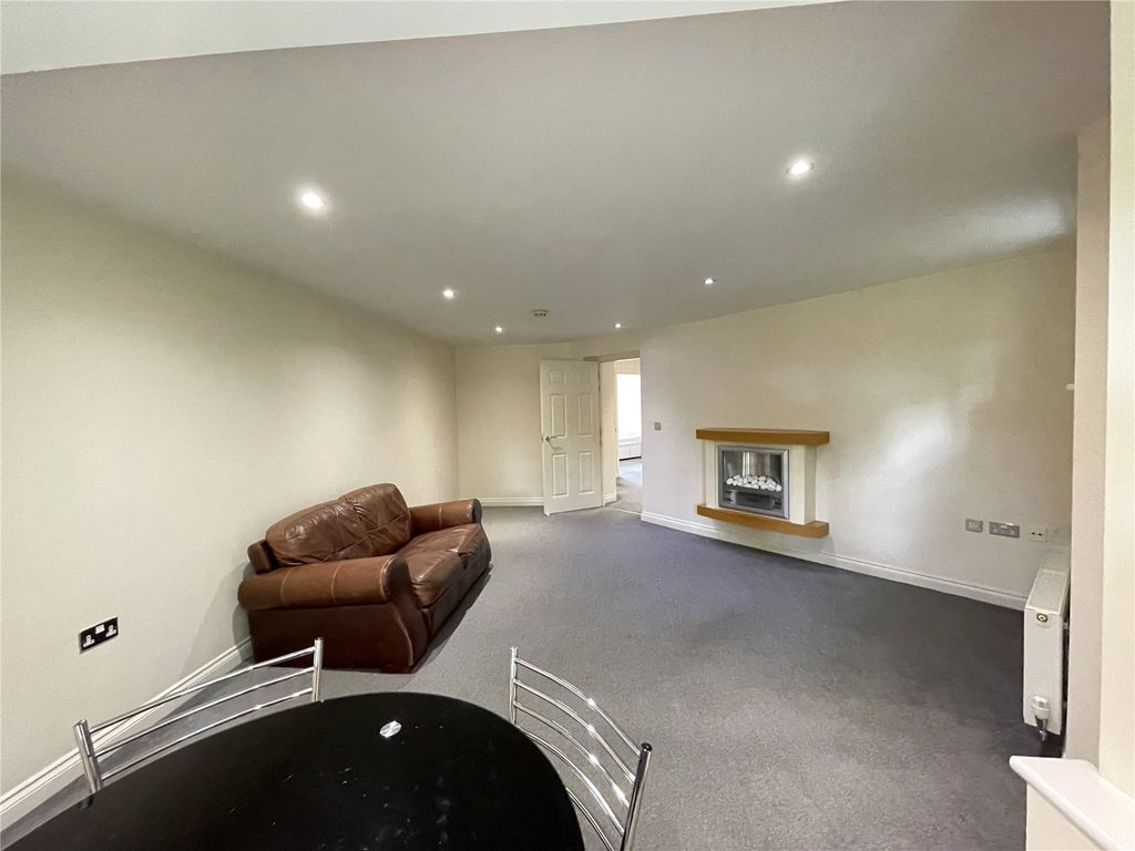 Property photo 3 of 8 Picture No. 36