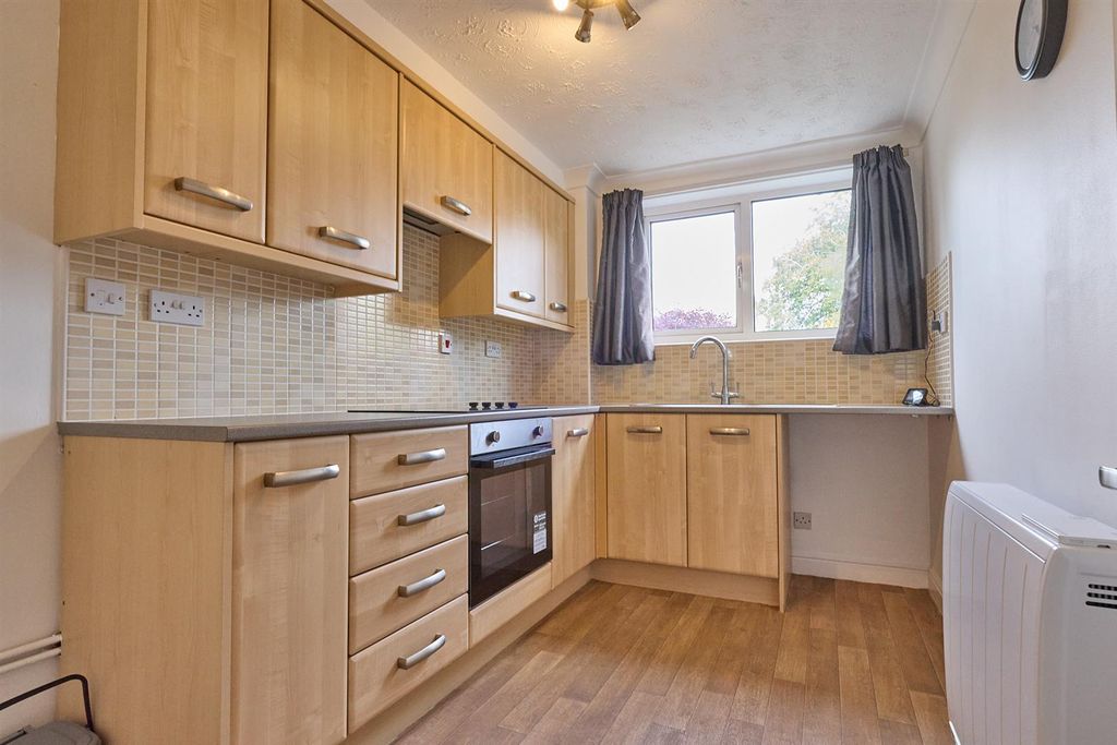 Property photo 3 of 7 Regency Court_4.Jpg