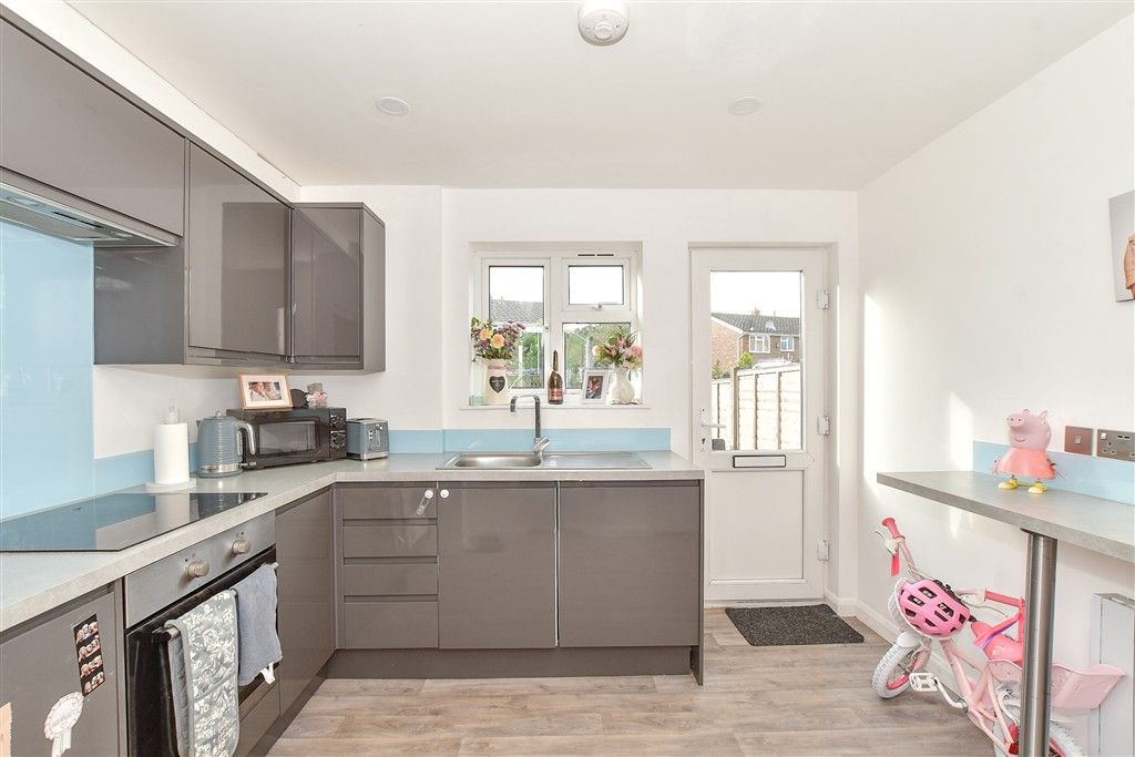 Property photo 3 of 7 Kitchen