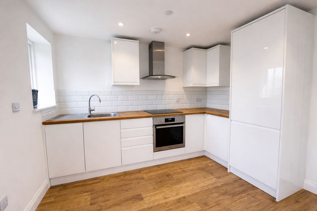 Property photo 3 of 8 Kitchen