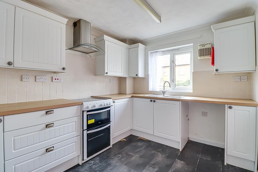 Property photo 2 of 12 Kitchen