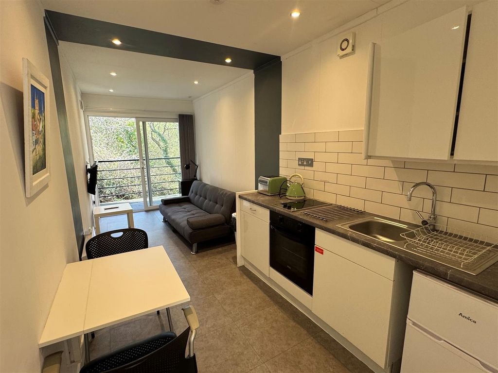 Property photo 2 of 9 11 Drydock Kitchen