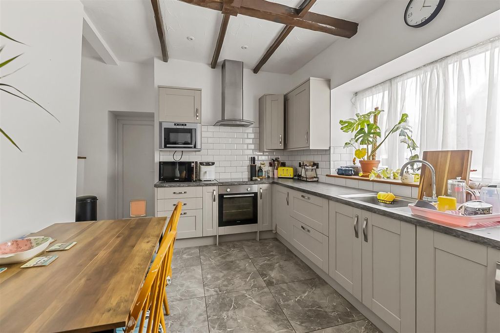 Property photo 1 of 18 Kitchen