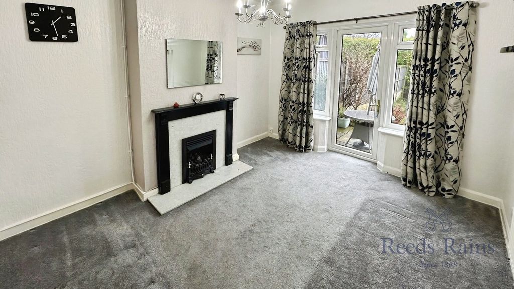 Property photo 2 of 12 Lounge