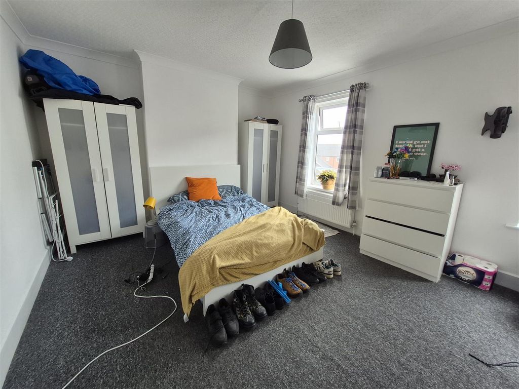Property photo 2 of 10 Room 2.Jpg