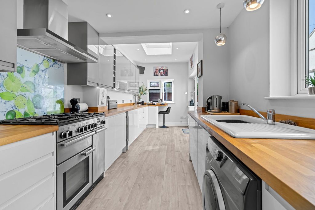 Property photo 3 of 20