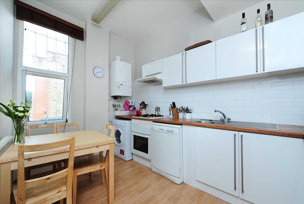 Property photo 2 of 7 Kitchen
