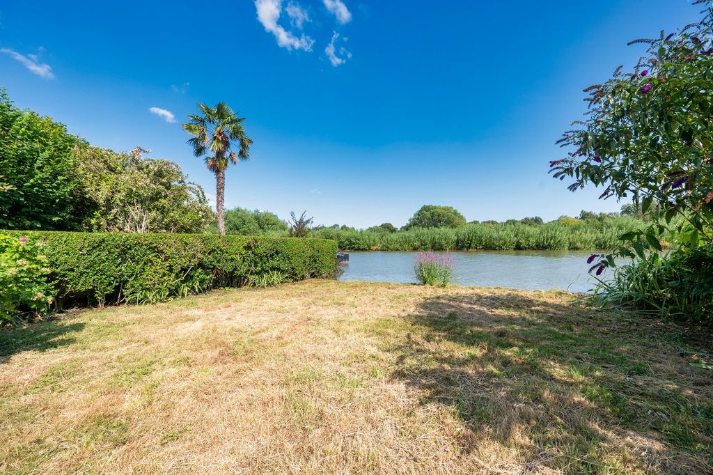 Property photo 2 of 16 River Garden