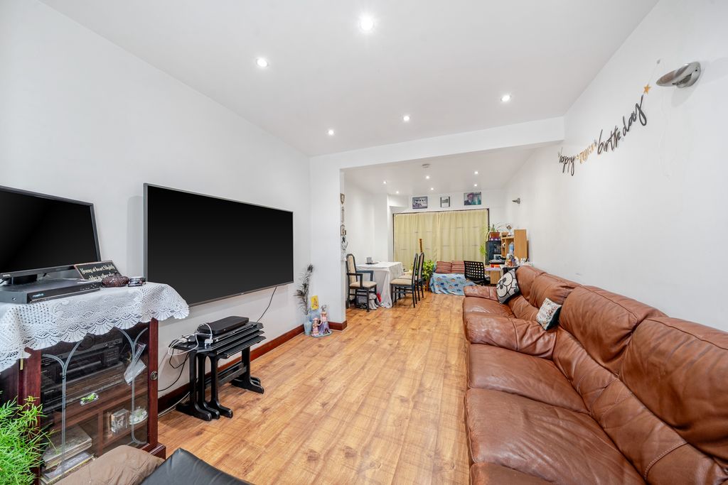 Property photo 3 of 14 Photo 2