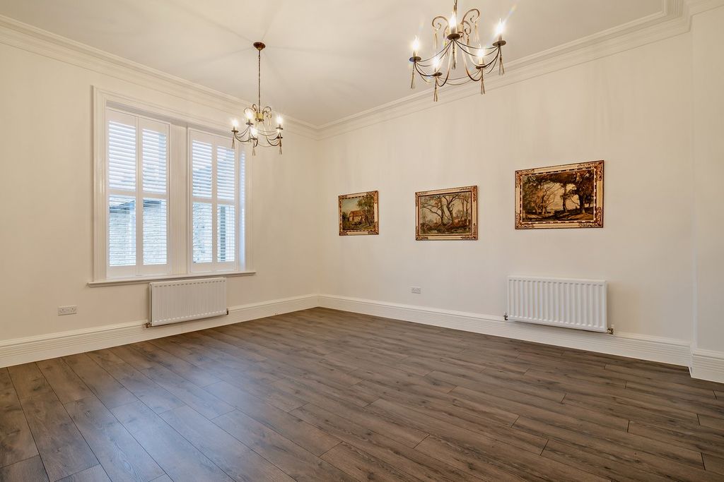 Property photo 3 of 27