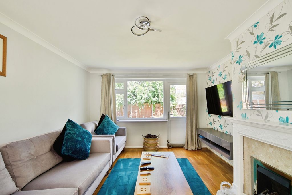 Property photo 3 of 10 Pbox-Img.Jpg