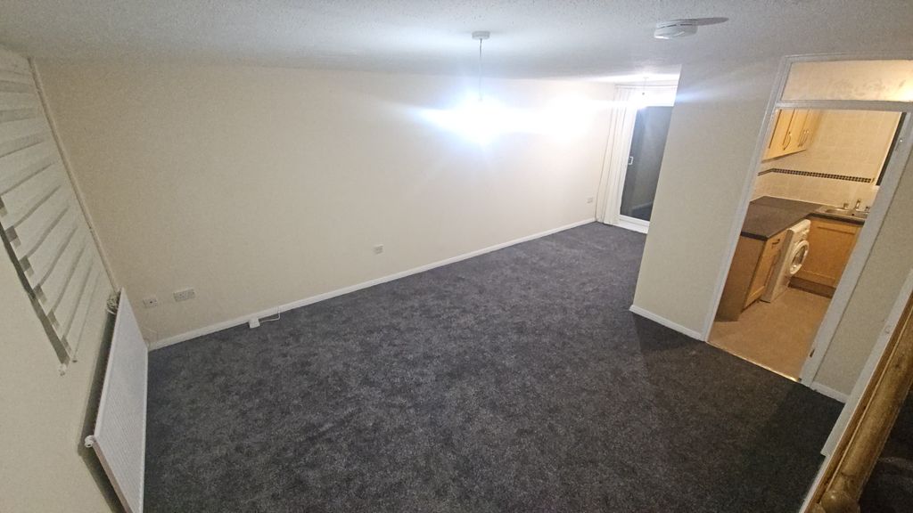 Property photo 3 of 19 Living Room