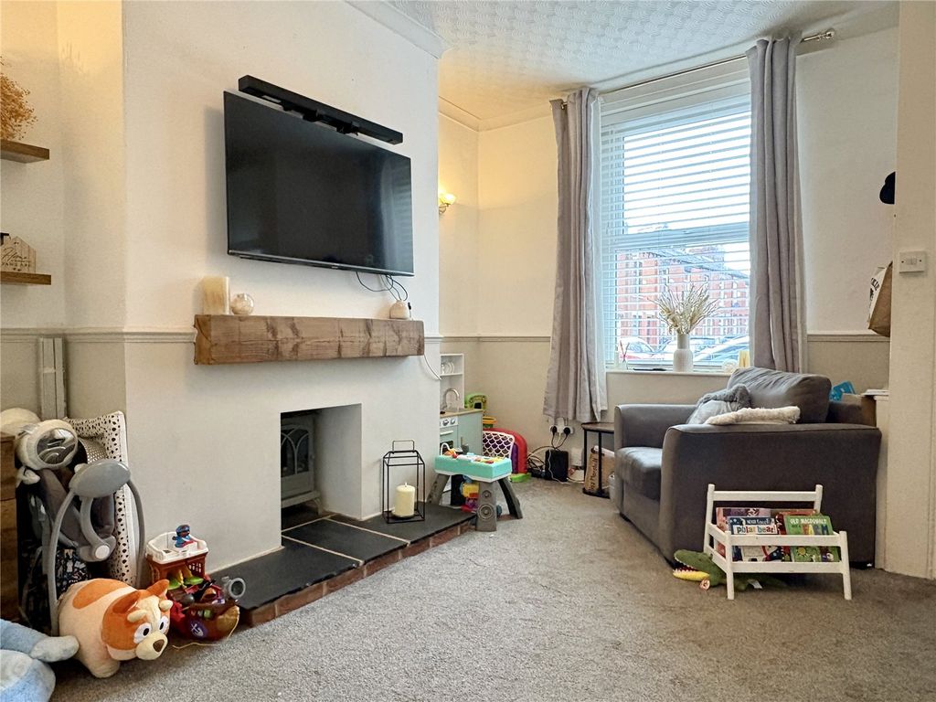 Property photo 2 of 12 Lounge