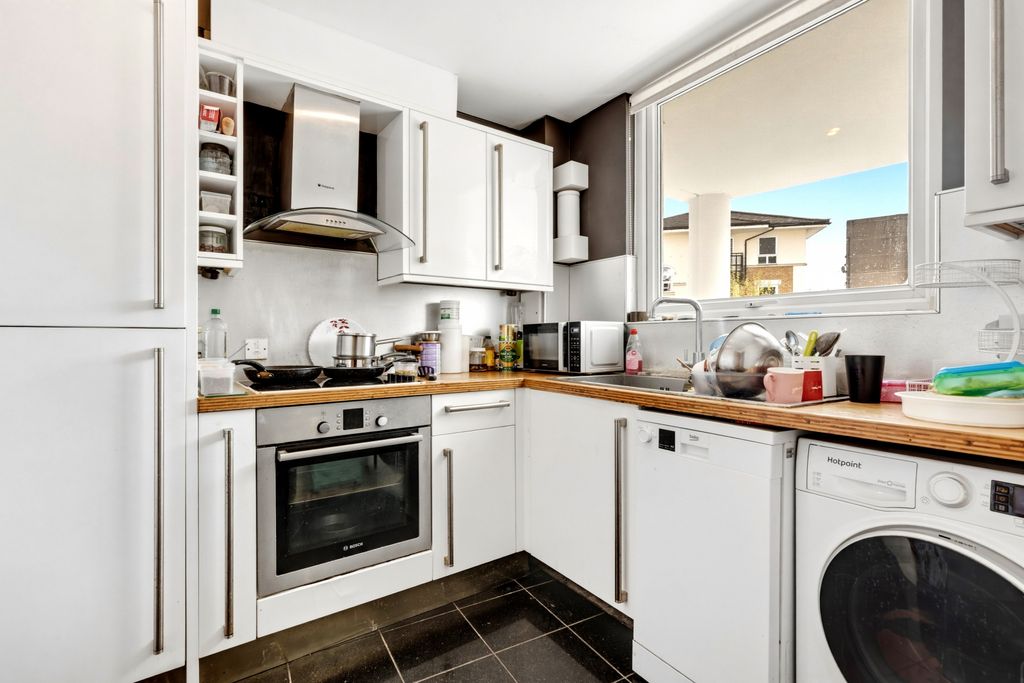 Property photo 3 of 8 Gallery