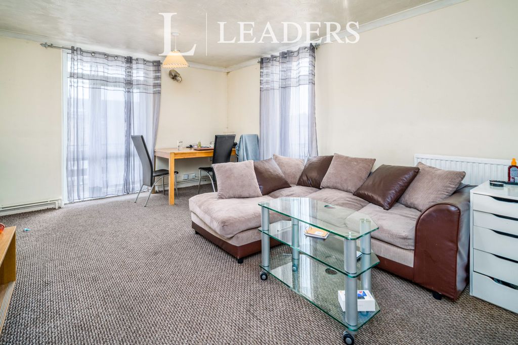 Property photo 2 of 6 Lounge
