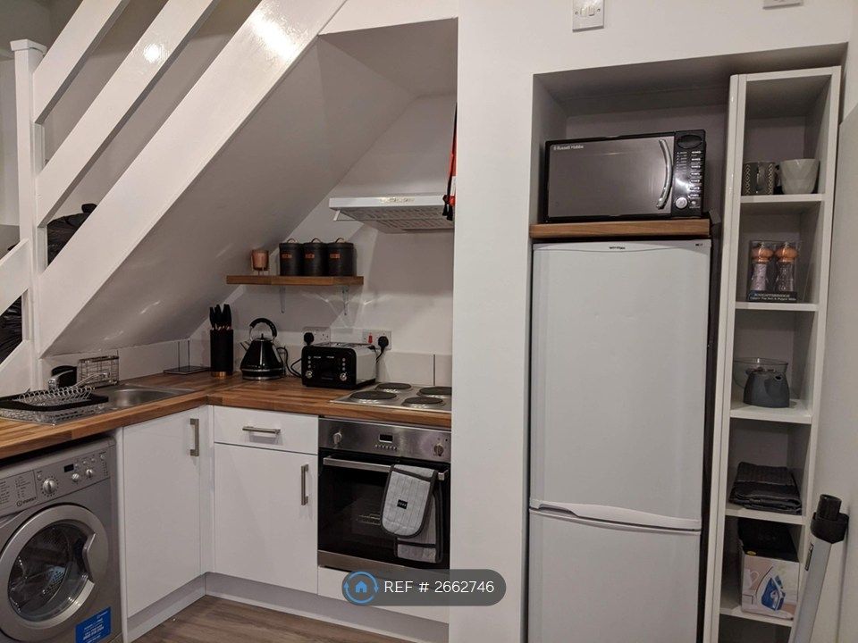 Property photo 3 of 6 Kitchen